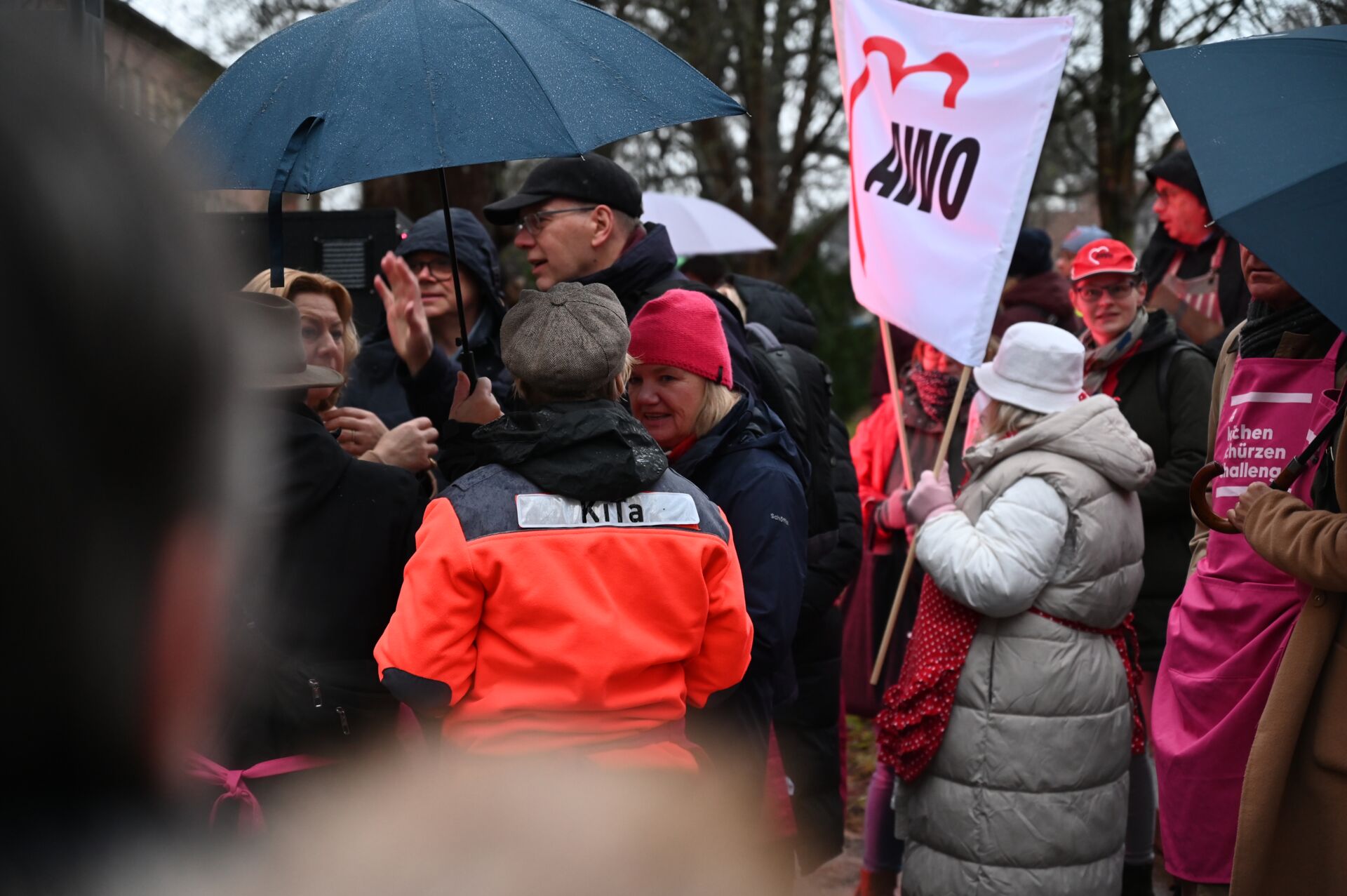 Wohlfahrtsverbände demonstrierten vor dem Landeshaus für gute Kitas